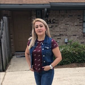 Meet your Posher, Connie